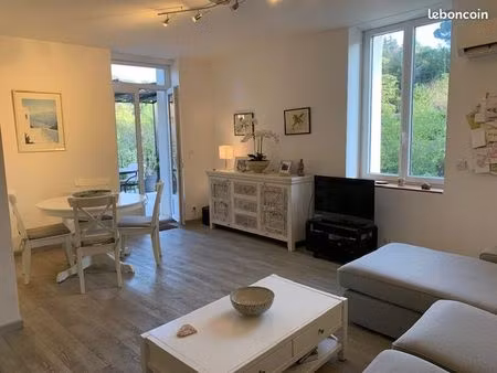 bel appartement avec terrasse et parking