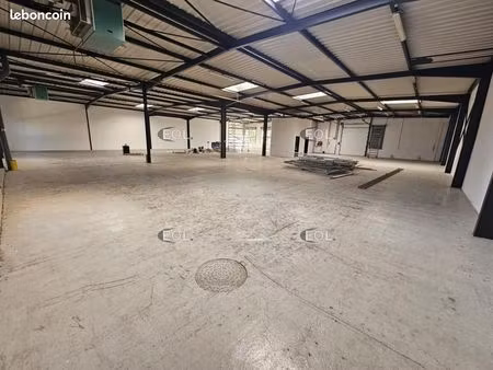 local d'activité 892 m²