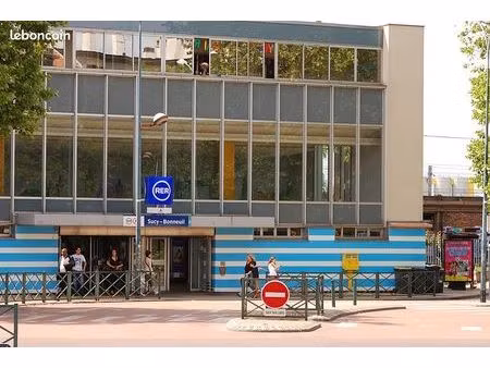 local commercial avec droit d'entree