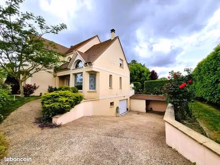 maison 9 pièces 202 m²