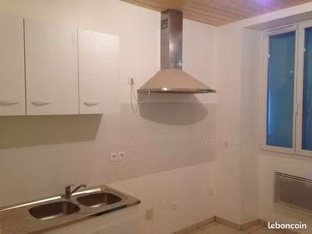 a louer t2 duplex centre bourg saint genis de saintonge