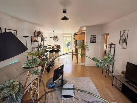 appartement 64m2 traversant idéalement placé à 2mn du centre colmar