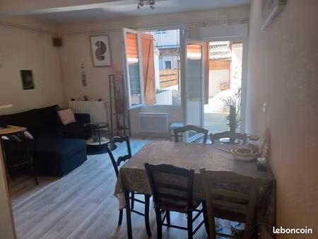 meuble 48m²+ cour 22 m² hyper centre ville