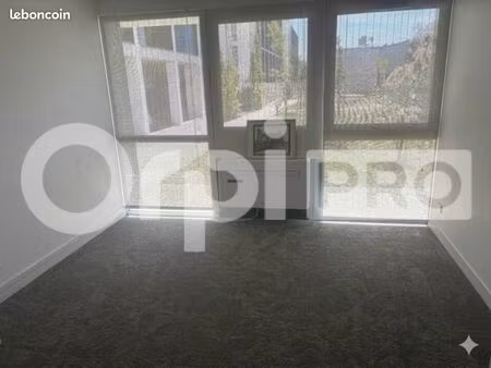 bureau 40 m²