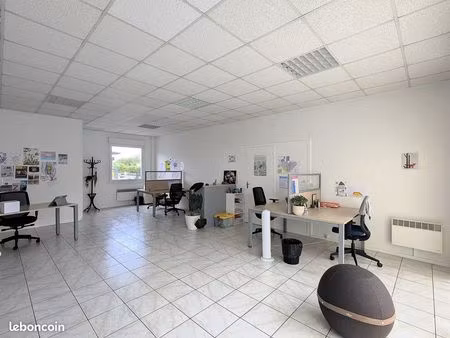 saintes bureaux a louer
