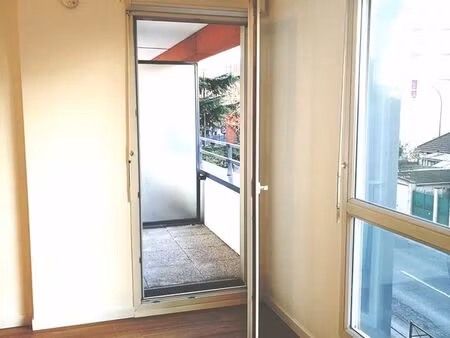 studio 29  59 m² + balcon ( 123 400 euros )  vendu avec parking privé (8 900 euros) en 2 l