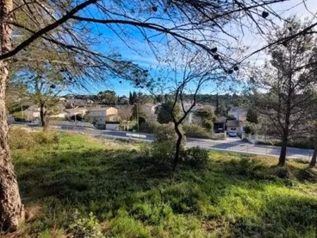 terrain 860 m² viabilisé – vue dégagée