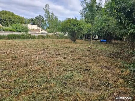 terrain 626 m² les angles