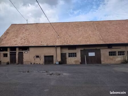 grange à rénover avec permis accordé et purgé