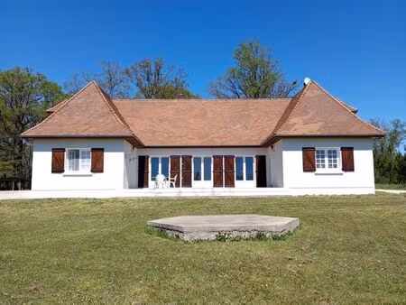 maison + 3 gîtes indépendants et 1 chambre d'hôtes sur 5 ha dordogne