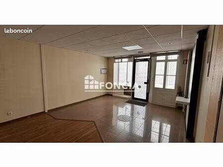 au coeur de conlie immeuble avec local commercial