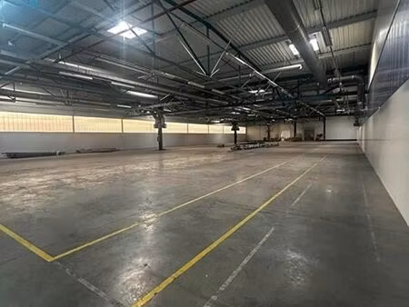 local bureaux 3 000 m²