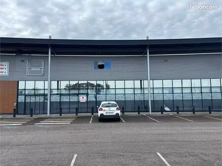 local commercial 1 120 m²