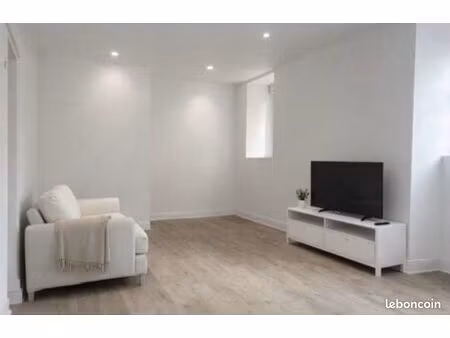 joli studio rénové - centre-bourg