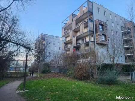 2 pièces 40 m² rue de bucarest