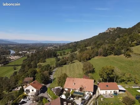 corps de ferme avec 4 appartements possibilité de faire 7 appartements