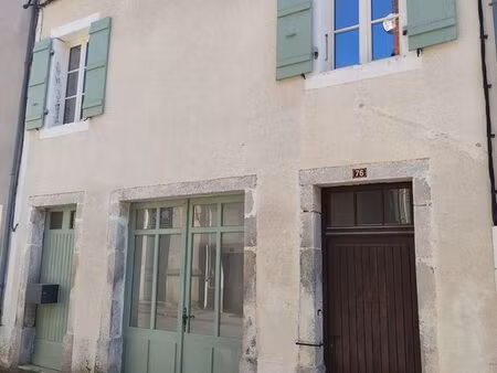 location d'une maison de 90 m² à bussière badil 600 euro/mois