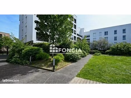 cergy f5 avec terrase de 76m2 et 2 place de parking en sous-sol