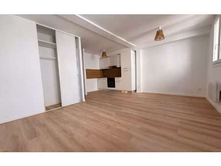 location appartement  m² t-2 à sanary-sur-mer  663 €
