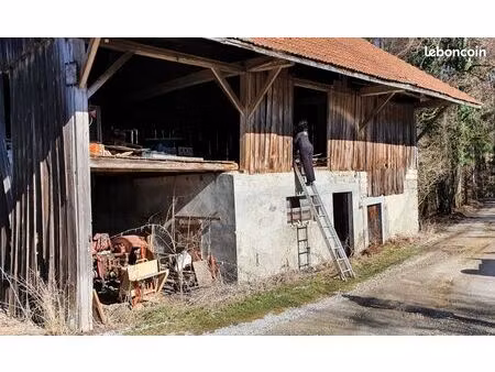 a vendre corps de ferme et terrain