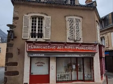 immeuble a restauré au cœur d'une petite cité de caractère