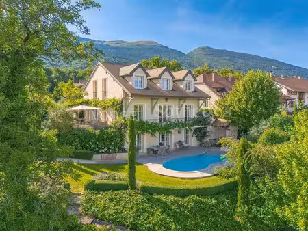 maison chevry - 5 chambres - 415m²