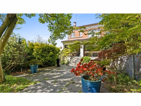 maison de luxe à vendre dans le quartier montretout
