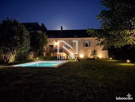 maison 9 pièces 245 m²