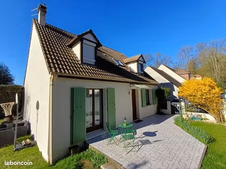 ? maison familiale – 111 m² habitables (126 m² au sol) – jardin plein sud – garage attenan