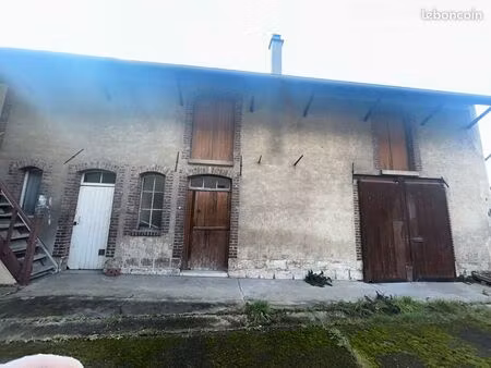 grange 120 m² à rénover – réseaux raccordés – 2 parkings – limay