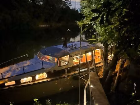 bateau habitable avec terrain de 300 mètres