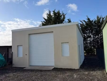 hangar avec terrain