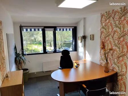 a louer bureau de 14 m2 meublé et décoré à elancourt/trappes