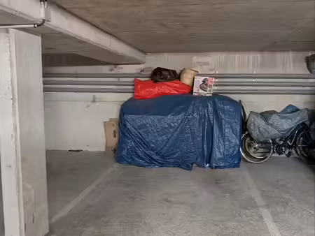 place de parking en sous-sol sécurisé - 80