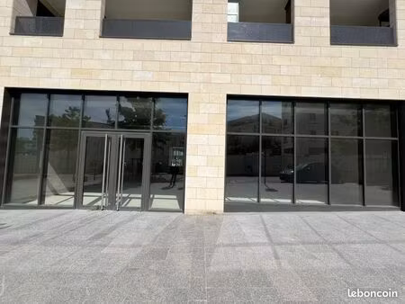 local commercial 151 m²