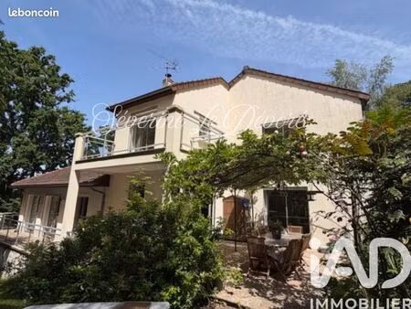 maison 8 pièces 209 m²