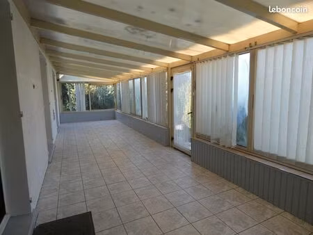 pavillon traditionnel de plain-pied et indépendant