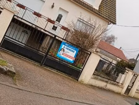 vend maison dans village calme