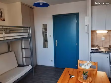 studio meublé 14m2 centre ville - proche gare et iut – dispo de suite