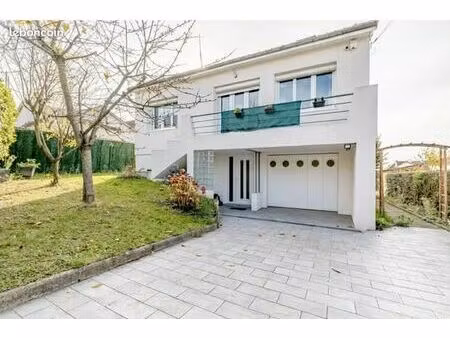 vend ou échange maison
