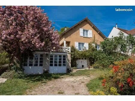 maison familiale individuelle 7 pièces