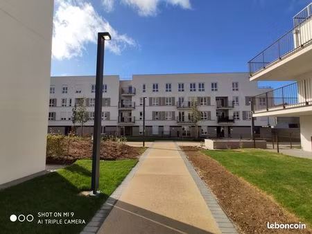 t3 lumineux – séjour plein sud – balcon – parking en sous-sol – tremblaye (face à la grang