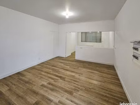 location local professionnel / bureau 50 m² – sans frais d'agence