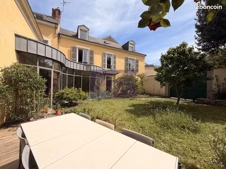 maison 9 pièces 280 m²