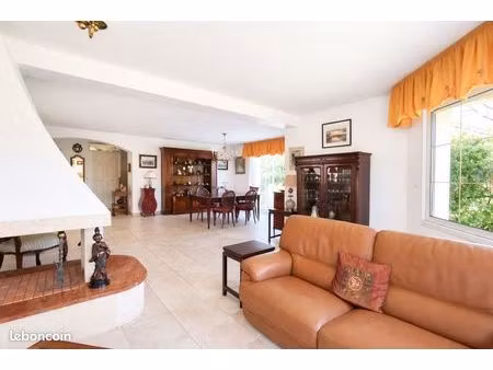 maison 9 pièces 186 m²