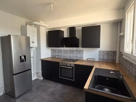 t3 lumineux 62 m² à louer – cuisine aménagée neuve  parking  cave – quartier calme le mans