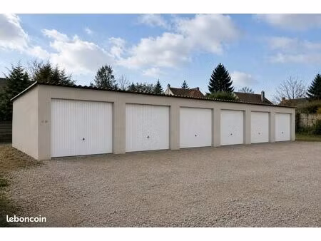 garage / box 25 m² à louer – propre et sécurisé