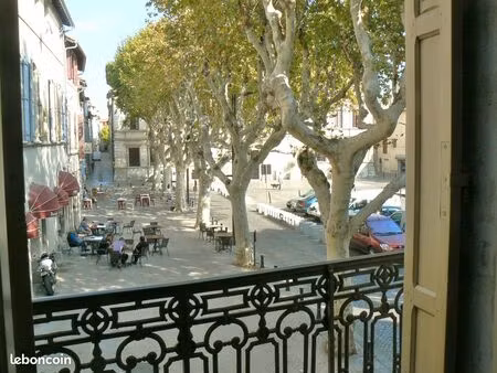appartement de charme avec bureau – vue sur la place de la mairie