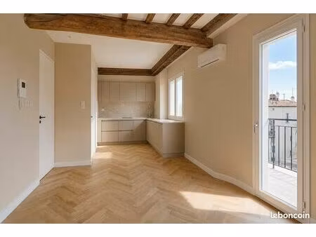 t2 avec balcon & jardin – 24 m²