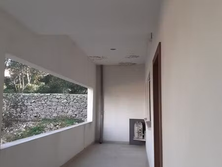 p2 avec une terrasse quartier tour magne